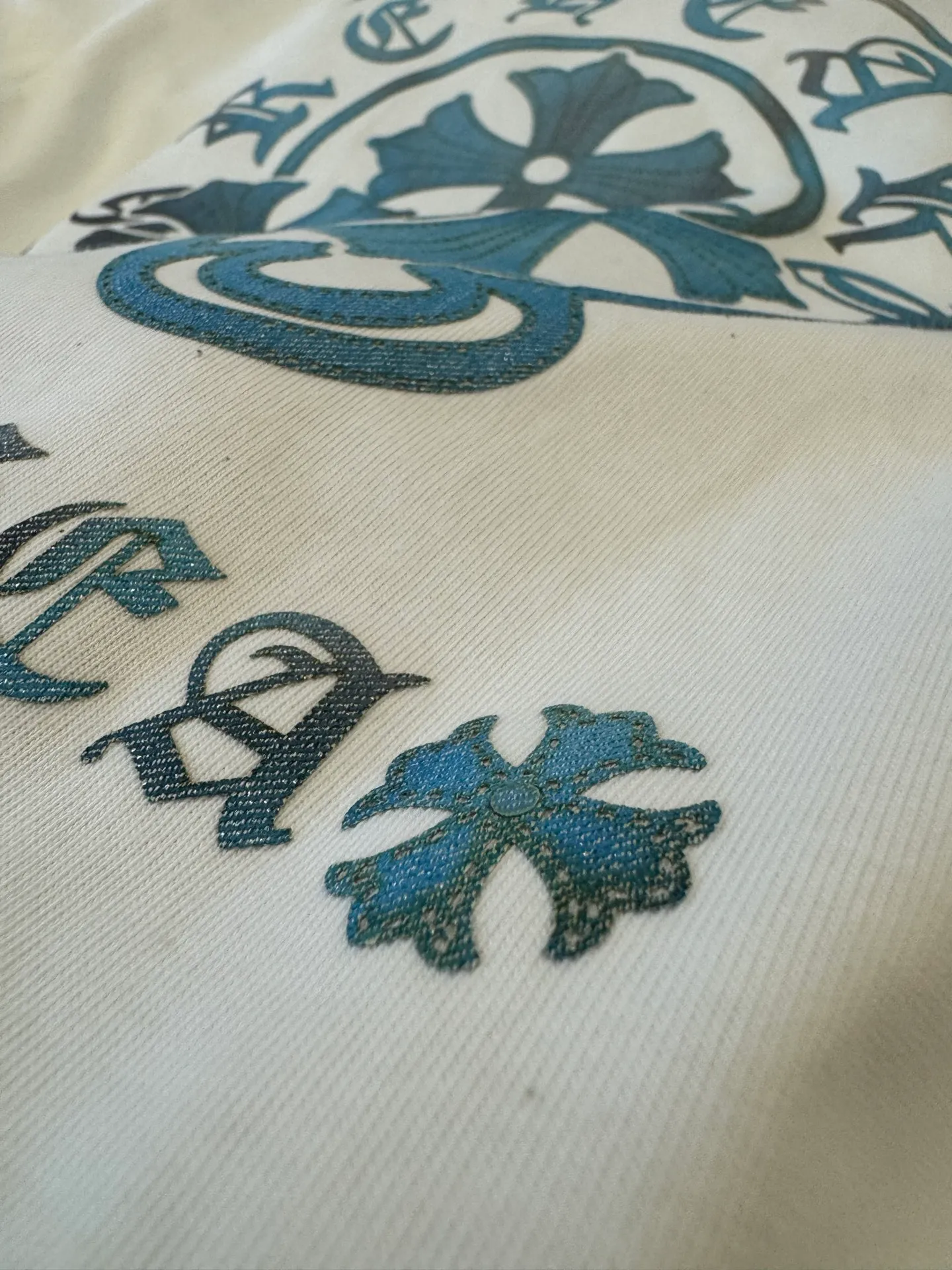 P180 Chrome Hearts unisex short-sleeved T-shirt, light luxury, customized cross logo stamp gradient process, 320g 100% double yarn pure cotton fabric, collar label, hangtag, main mark and three complete labels. Size: S M L XL